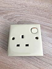 Clipsal single socket beige