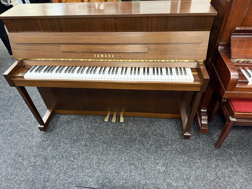 Yamaha e110 upright piano - upright,