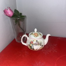 Vintage Souvenir of Wales lidded bone china teapot in Great Condition