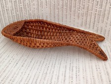 VINTAGE FISH WICKER BASKET/SERVING BASKET