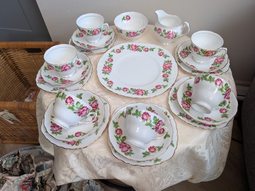 Vintage royal vale - vintage, roses