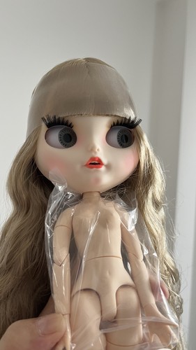 Lovely blythe doll blonde - lovely,