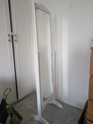 White framed freestanding - framed,