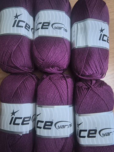 Wool yarn petite - &,