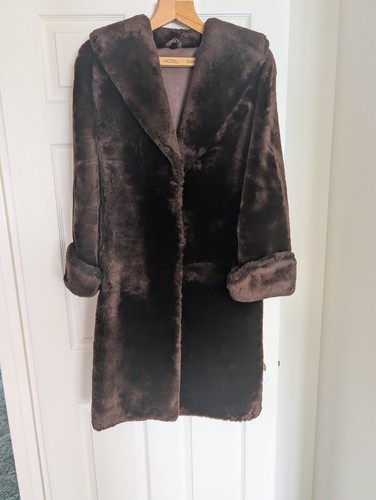 Chocolate brown vintage beaver - brown,