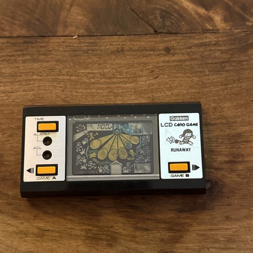 Gakken runaway lcd card game - runaway,