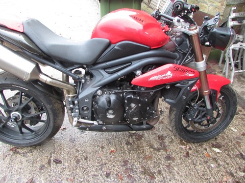 Triumph speed triple 1050 2011 - triumph,
