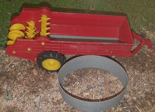 Britains repro manure - britains,