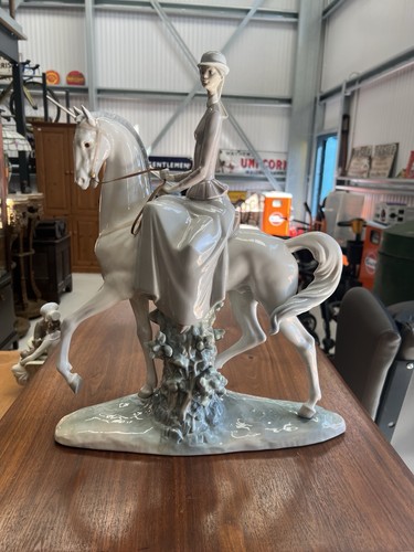 Very large lladro - lladro, lady