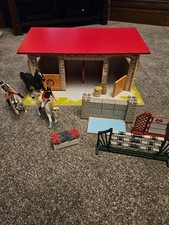 Papo Wooden Horse Stable toy, 3 horses, 2 figures, 3 jumps