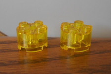 TRANS YELLOW 2x2 round brick