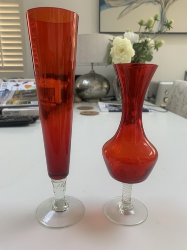 Vintage red art glass bud - red,