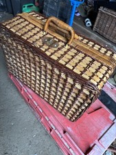 Vintage Wicker Picnic Basket Perfect Condition