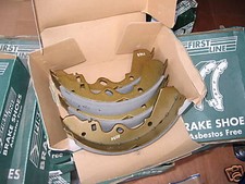 NEW REAR BRAKE SHOES - FITS: BEDFORD / VAUXHALL MIDI VAN & KB 26 (1980-94)