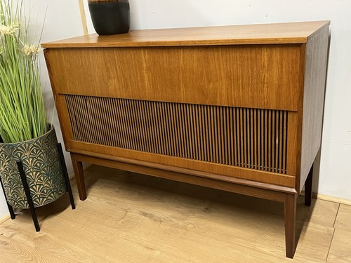 Retro teak finished dynatron - teak,