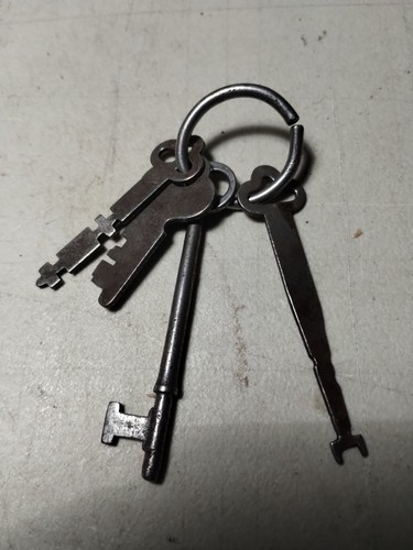 Weird vintage skeleton keys - 4,
