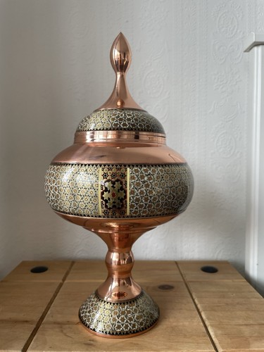 Copper vase with - , premium