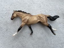 Classic Breyer Horse of the Year 2017 #62118 Buckskin Bella Running Thoroughbred