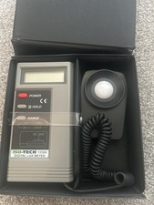 ISO-TECH 1332A Digital Lux