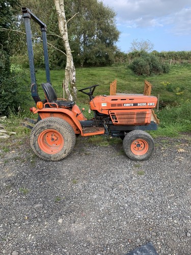 Kubota compact tractor - tractor, 4wd