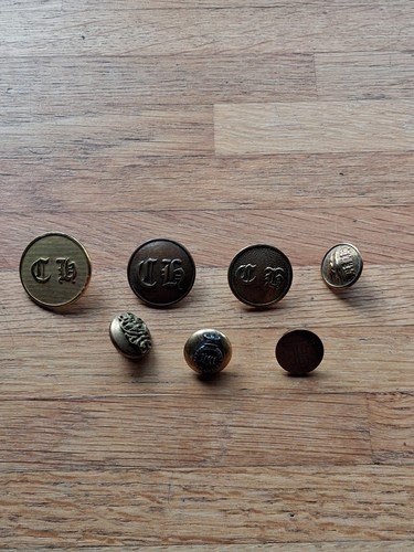 Hunt buttons 1800 - 7, 1900's