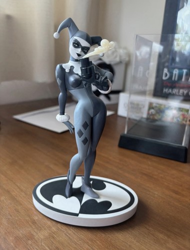 Collectibles black and - dc,