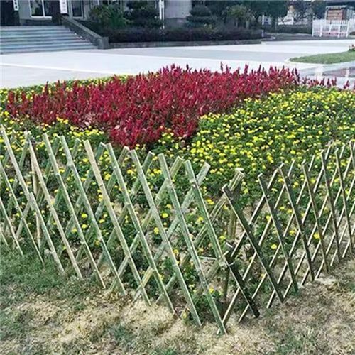 Expanding green wooden trellis - expanding,