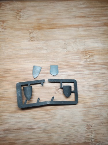 Empire shield sprue - sprue, ij