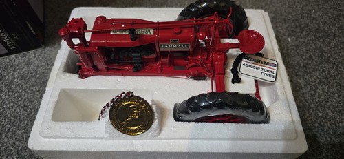Ertl farmall tractor 1 16 - tractor, 1:16