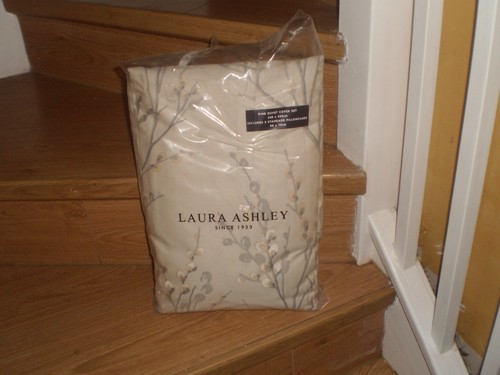 Laura ashley pussy - ashley, dove