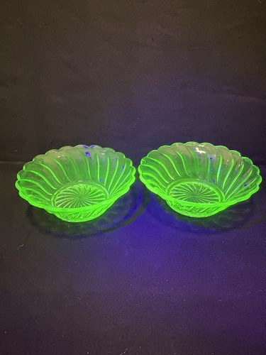 Bagley uranium glass - bowls, x2