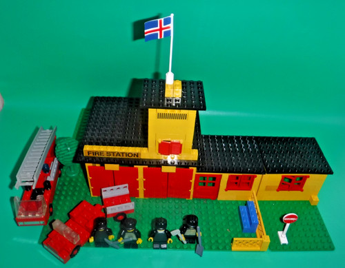 Lego town 374 fire - 374, station