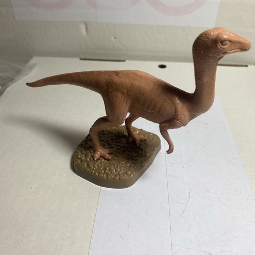 Np323 invicta stenonychosaurus - invicta,