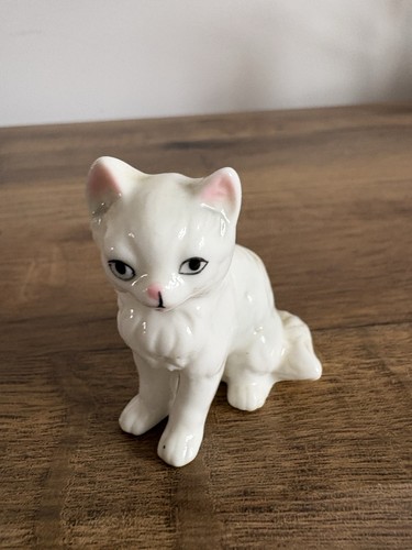 Vintage white persian cat - vintage,