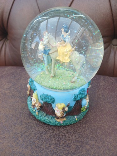 Disney snow white seven dwarfs - white,