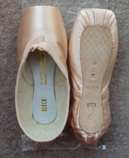 Bloch Pointe Shoes Size 3.5 E