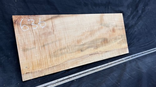 Rippled sycamore tone wood