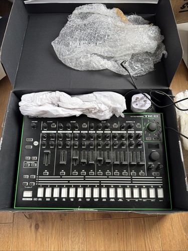 Roland rhythm performer - roland,