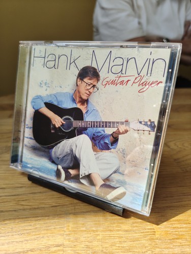 Hank marvin guitar player - -,