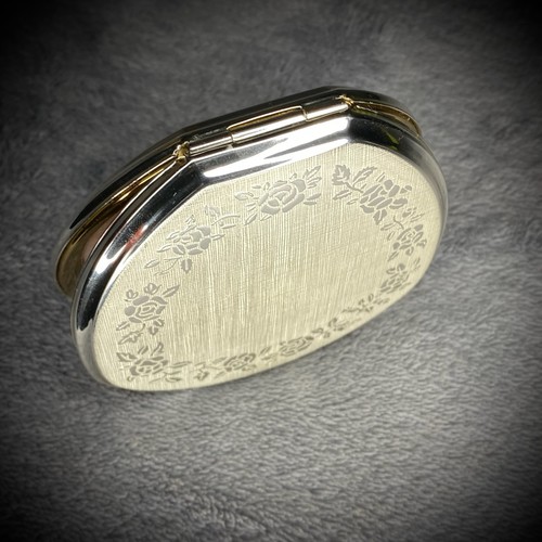 Stratton powder compact - compact,