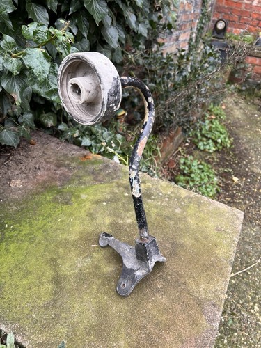 Unrestored corner bracket - unrestored,