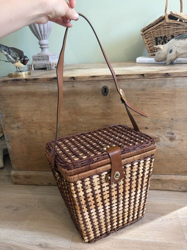 Wicker tall shoulder strap
