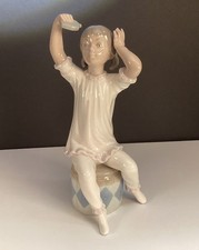 VTG Lladro Girl Shampooing Hair #1148 Porcelain Figurine No Box