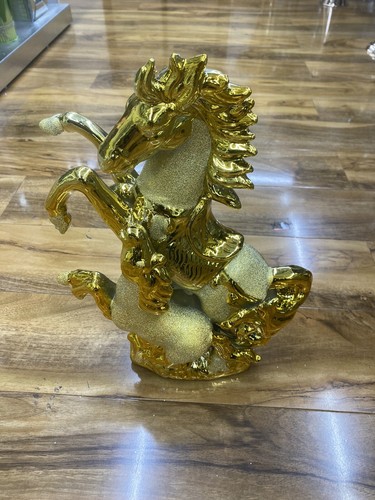 Large italian gold horse - italian,