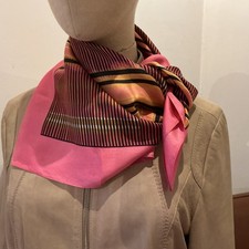 V Beautiful Vintage Square