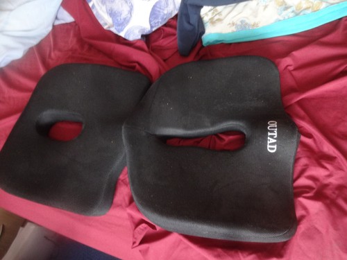 Joblot two support - two, cushions