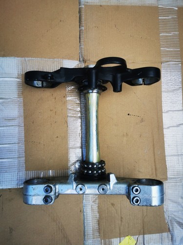 Top and bottom - bottom, yoke