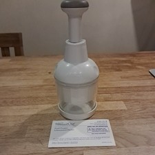 The Pampered Chef Ivory & Grey