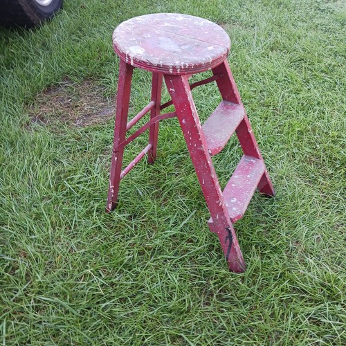 Antique small wooden step - small,