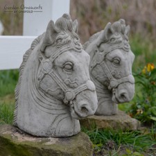 HORSE HEAD PAIR DETAILED HAND CAST STONE OUTDOOR GARDEN ORNAMENT PILLAR CAP GIFT